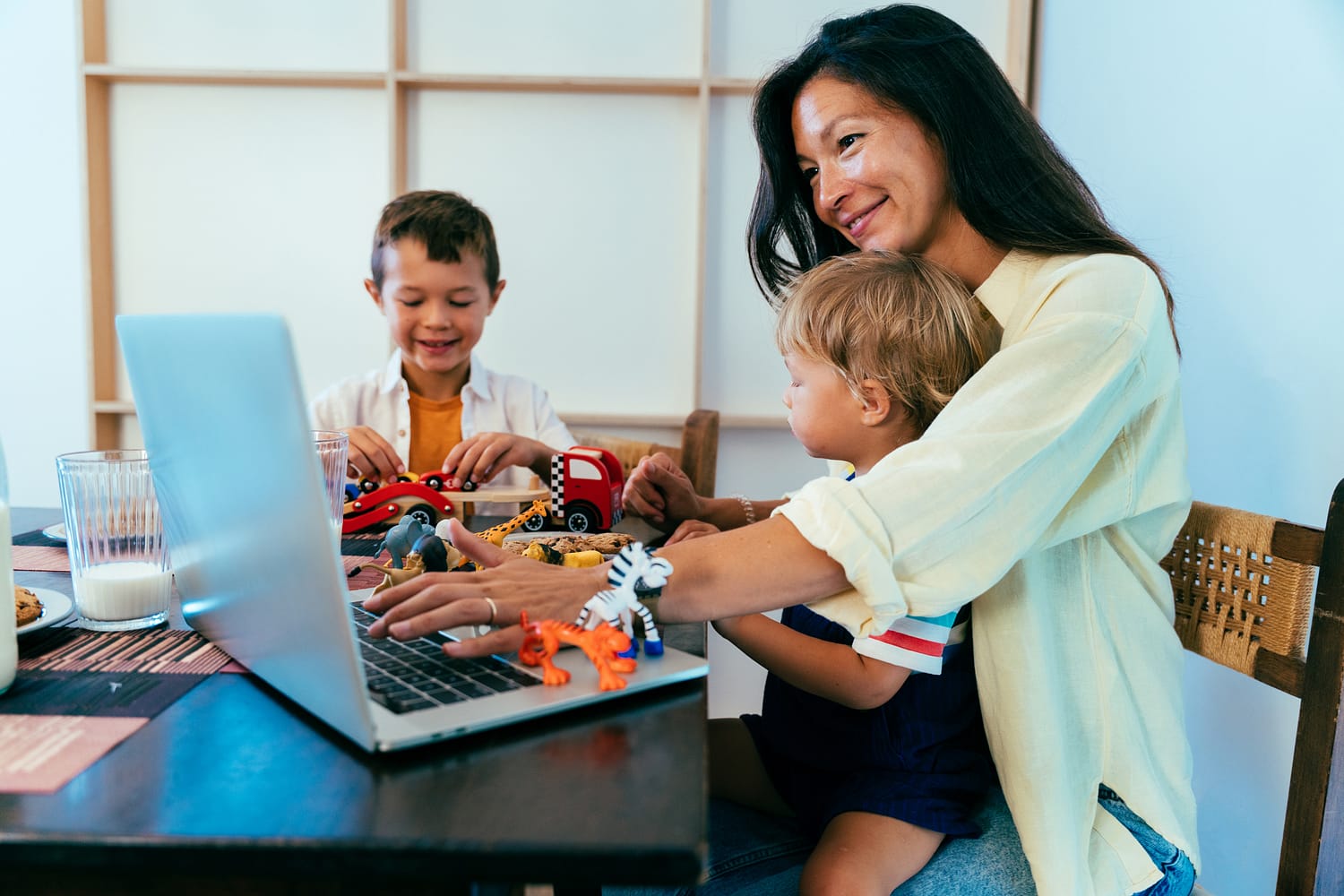 Supporting Working Parents: 10 Family-Friendly Wellness Benefits That Actually Help